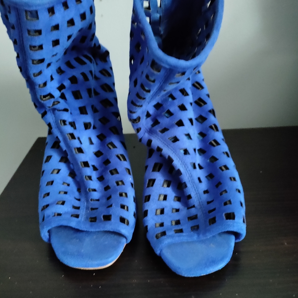 Shoes - Picture 4 of 4